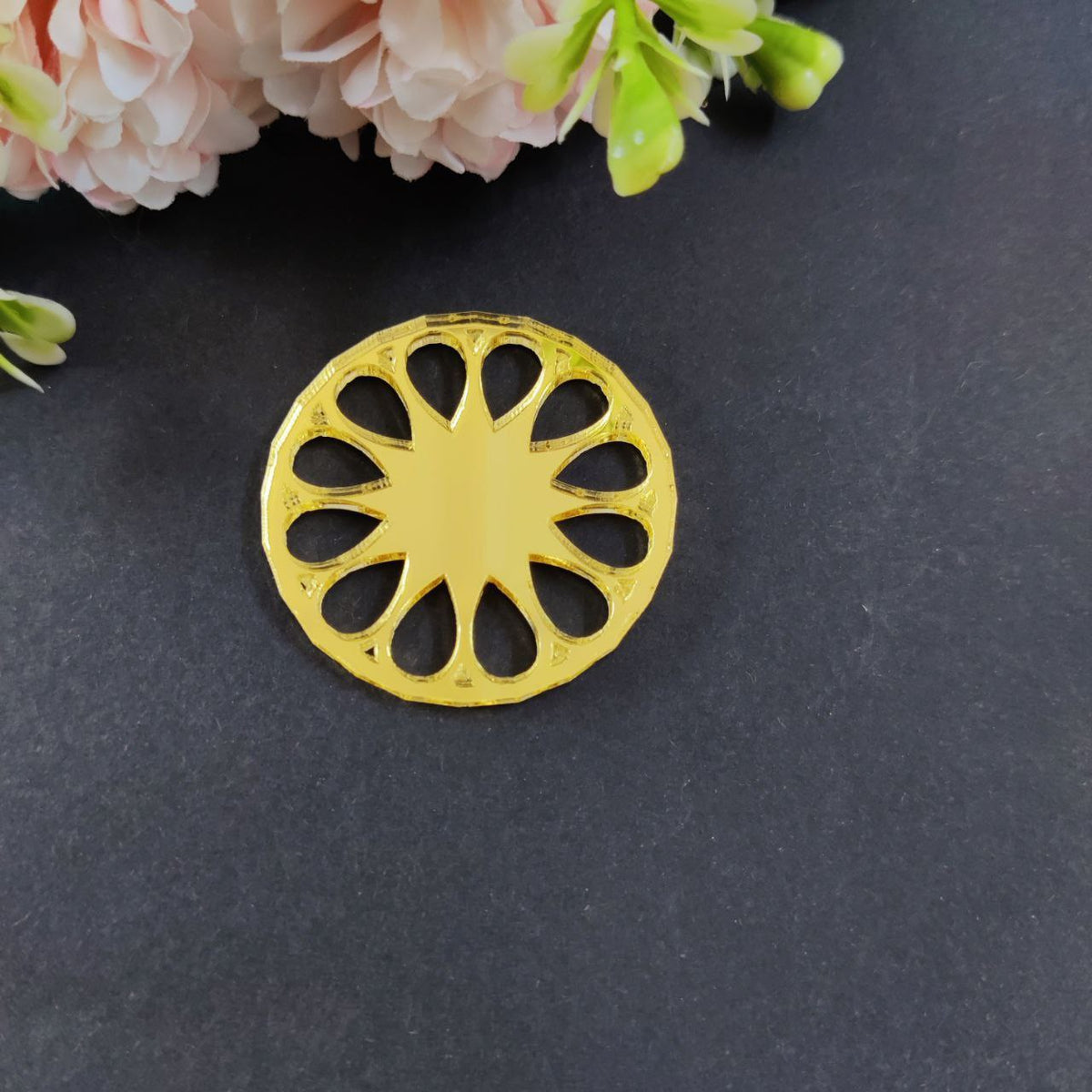 Round pattern Rakhi ( Acrylic Gold )