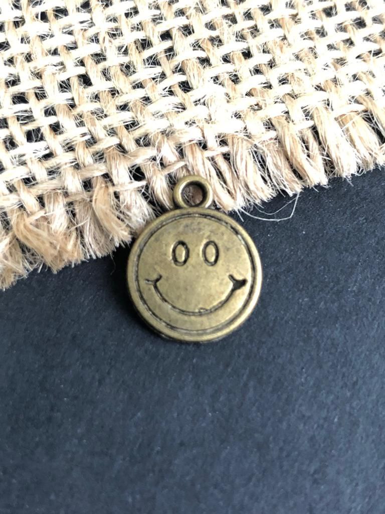 Smiley face (Metal Charm - Clearance)