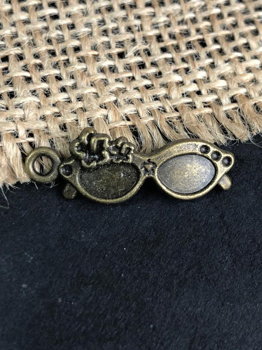 Glares (Metal Charm - Clearance)