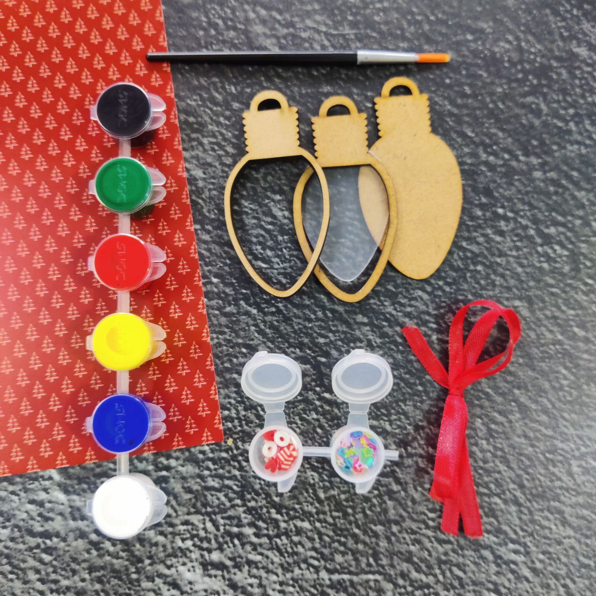 Light Bulb - Shaker Ornaments DIY Kit (MDF) Christmas