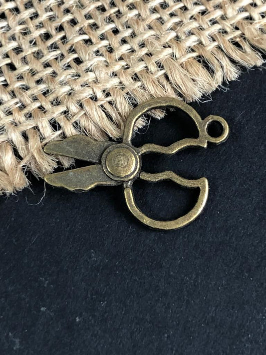 Scissor (Metal Charm - Clearance)